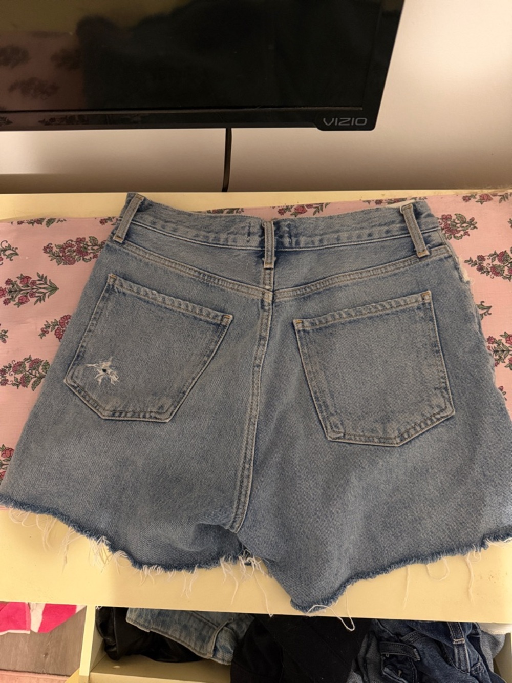 Agolde Dee Super High Rise Short in Chimes. Size 27. Lightly worn. - Picture 3 of 4
